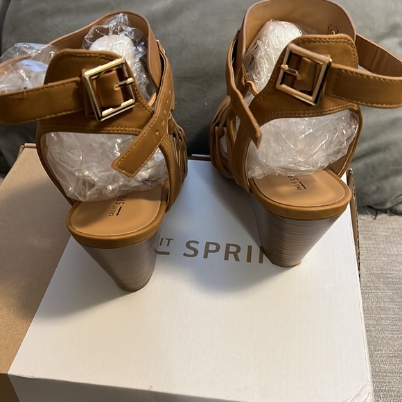 Brand new dark tan sandals. Never worn. Brand new. - Picture 3 of 4